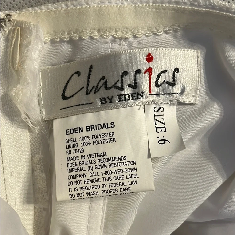 Elegant White Wedding Dress - Picture 2 of 11